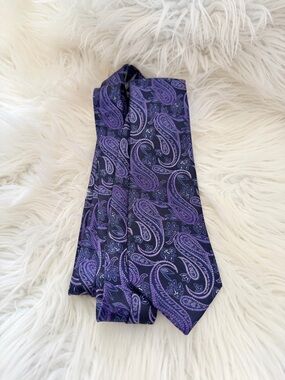 pronto Uomo Purple Paisley Silk neckTie
